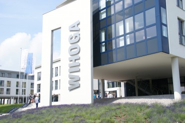 Schule in Großaufnahme Schule in Großaufnahme